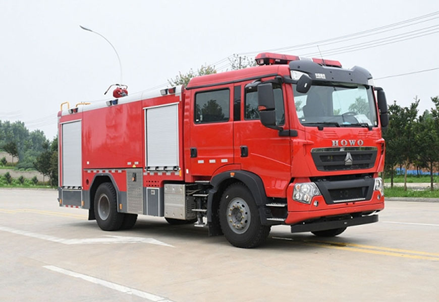 國(guó)六豪沃8噸泡沫消防車(chē)
