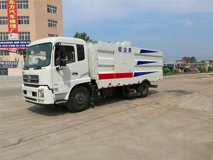 東風(fēng)天錦吸塵車(chē)